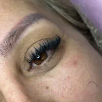 مدل برای کاشت مژه
