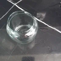 یک کارتن شیشه برای چراغ قدیمی