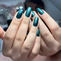 مدل کاشت ناخن و ژلیش فقط هزینه مدل زیر نظر مربی