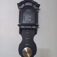 ساعت دیواری کاملا سالم