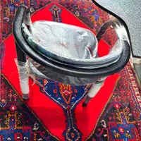 صندلی دسته دار فلزی با روکش چرم در حد نو|صندلی و نیمکت|اصفهان, حسین‌آباد|دیوار