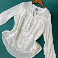 شومیز سفید گلدوزی شده برند shein