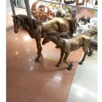 مجسمه اسب جفتی تکرار سالنی