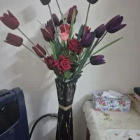 گلدان به همراه گل مصنوعی