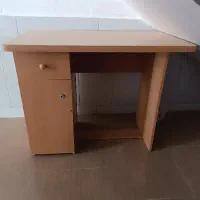 میزتحریر و کامپیوتر