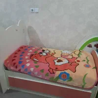 تخت کودک همراه با تشک طبی|تخت و صندلی بچه|بندر ماهشهر, |دیوار