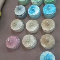 تعدادی ظروف سنگ مصنوعی