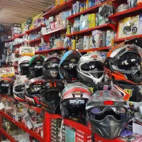 فروش انواع کلاه کاسکت و لاستیک موتور به صورت چکی