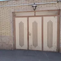 درب حیاط محکم