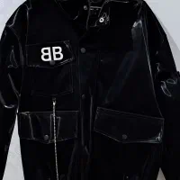 کاپشن|لباس|ایوان, |دیوار