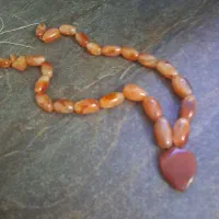 گردنی عقیق کهنه|جواهرات|رشت, نظری|دیوار