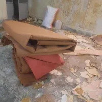 موکت شکلاتی و قرمز