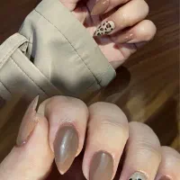 مدل برای کاشت ناخن