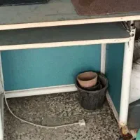 1میز جهت کامپیوتر وگلدان و یک میزشیشه ای