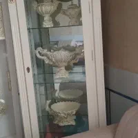 بوفه و ساعت ایستاده سالم و نو همراه ظروف داخلش