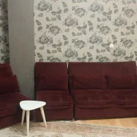 فروش مبل ۴ نفره تمام پارچه زرشکی