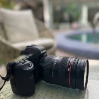 Canon 5D Mark II + 24-70 f/2.8Lلنز