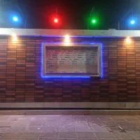 دوشاگرد یک زن و یک مرد جهت کار در فست فودی