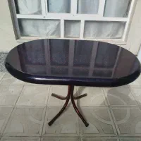 میز غذاخوری در حد نو    به علت نداشتن جا فروش فوری