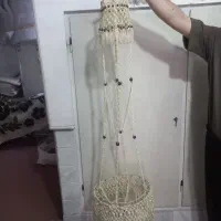 آویز کنار سالنی گلدان