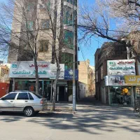 دفتر کار 112 متر بر گذر اصلی