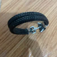 دستبند چرم بنگل در حد نو