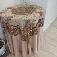 میز گرد با رومیزی