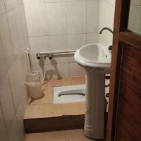 یک واحد طبقه بالا مسکونی تجاری