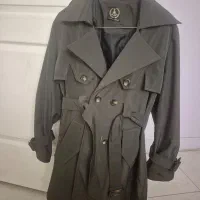 پالتوی بارانی رنگ سبز