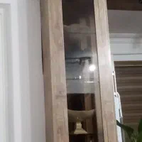 ویترین آشپزخانه وچهار عددپشتی وکولر پنجره‌ای