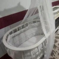 گهواره چوبی سالم با تور و تشک