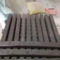 اوستا و کارگر ماهر تولید زغال  فشرده چینی