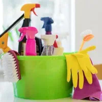 نیاز به نظافتچی و آشپز