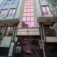 مستغلات ۴طبقه یکجا۳۳۰مترزیر بنا ۱۳۰مترزمین صادقیه