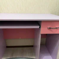 میز تحریر و کامپیوتر