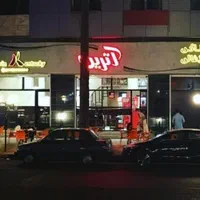 استخدام نیروی در فست فود