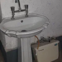 روشویی با شیر کامل و تعدادی شیرالات .فلاش تانک|لوازم سرویس بهداشتی|صدرا-فارس, فاز ۱|دیوار