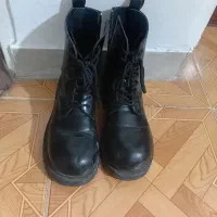 پوتین در حد نو|کیف، کفش، کمربند|آبیک, |دیوار