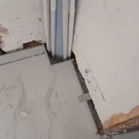 کارگر ساختمانی کاشی کاری