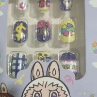 ناخن های مصنوعی  هدیه زیبا برای دختران