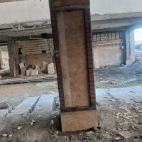 چند کارگر ساختمان برای کار در تنکابن مازندران