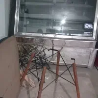 میز و صندلی.یخچال و گاز صنعتی