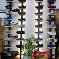 چون داریم جابجا میشیم، کفشهای شناسنامه دار ۲/۹۰۰|کیف، کفش، کمربند|اصفهان, باغ نگاره|دیوار