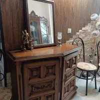 میز کنسول و آیینه و صندلی ناهارخوری
