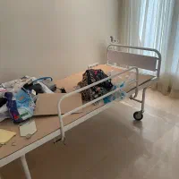 تخت بیمارستانی