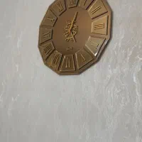 ساعت دیواری.