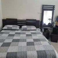 سرویس تخت خواب و اینه همراه با تشک و محافظ تشک