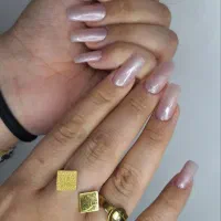 خدمات کاشت ناخن