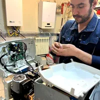 تعمیر و سرویس پکیج همراه با ارائه فاکتور