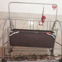 گهواره نو و تمیز و محکم در حد چندروز استفاده شده